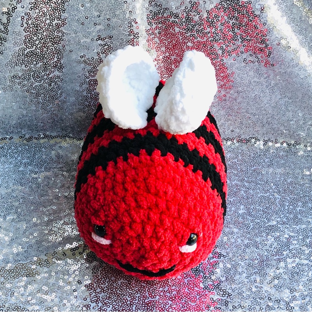 Handmade Plushie Bumblebee - Picture 11 of 15